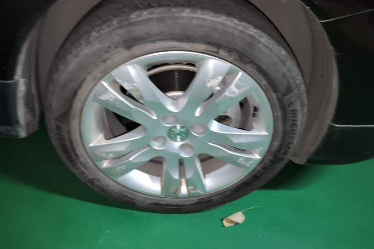 Used Peugeot 3008 2016 2.0L Automatic Classic Edition Right Front Wheel Hub