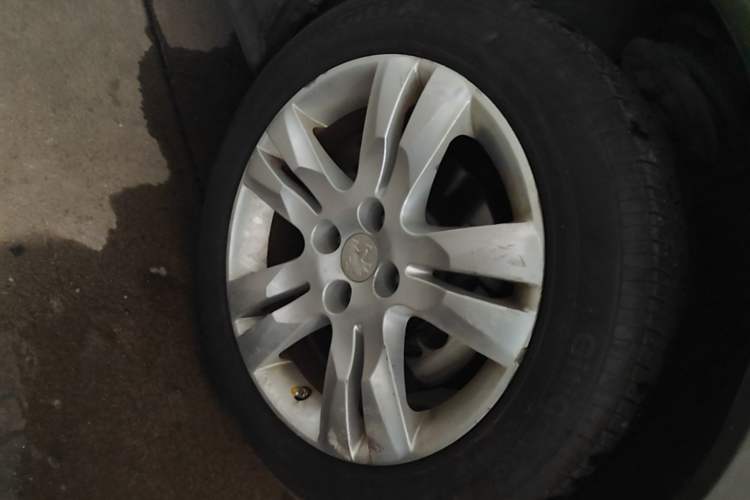 Used Peugeot 3008 2016 1.6THP Automatic Classic Edition Right Front Wheel Hub