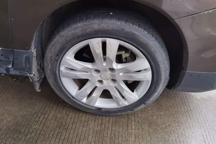 Used Peugeot 3008 2016 1.6THP Automatic Classic Edition Right Front Wheel Hub