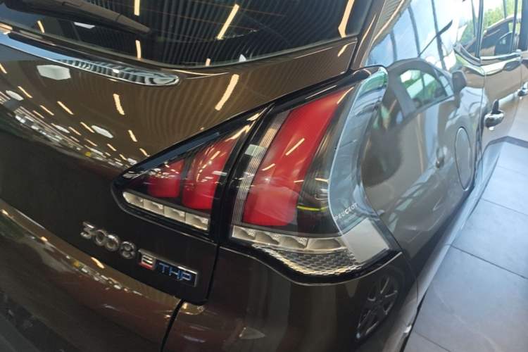 Used Peugeot 3008 2016 1.6THP Automatic Standard Edition Right Rear Taillight