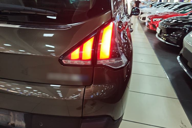Used Peugeot 3008 2016 1.6THP Automatic Classic Edition Right Rear Taillight