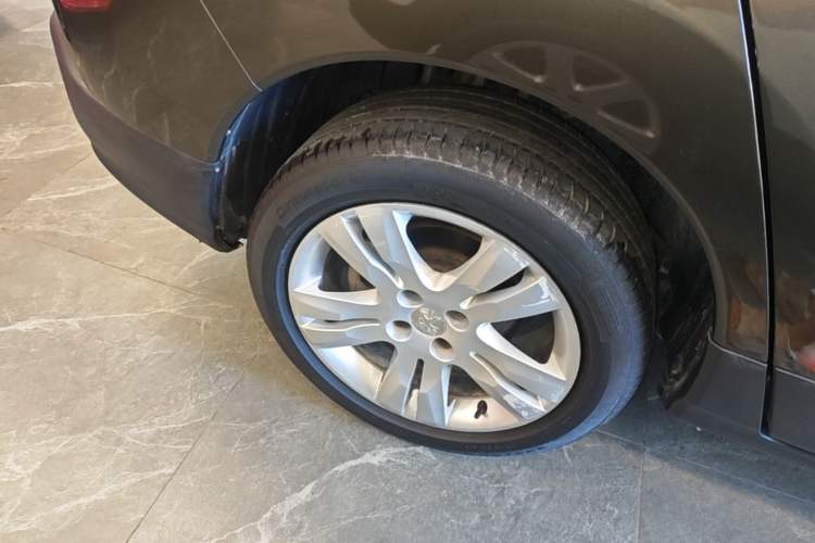 Used Peugeot 3008 2016 1.6THP Automatic Standard Edition Right Rear Wheel Hub