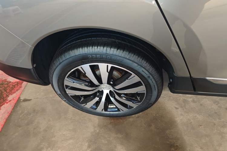 Used Peugeot 3008 2016 1.6THP Automatic Trend Edition Right Rear Wheel Hub