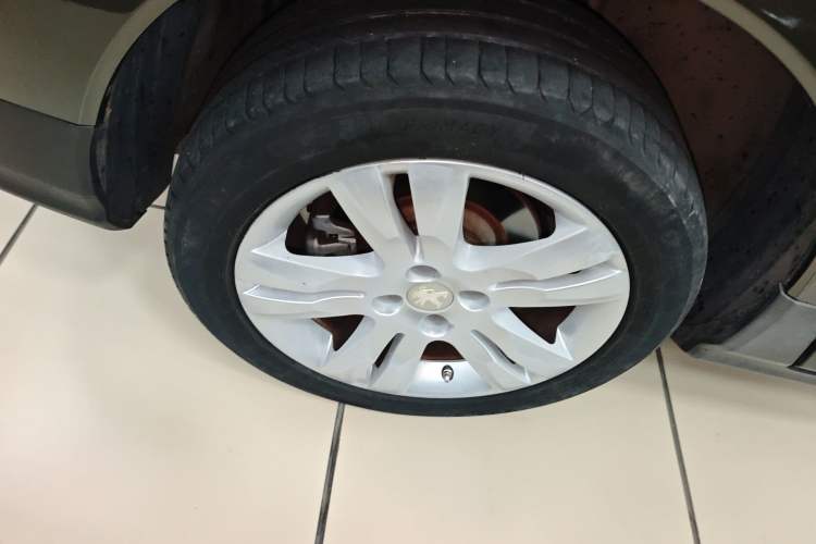 Used Peugeot 3008 2016 1.6THP Automatic Classic Edition Right Rear Wheel Hub