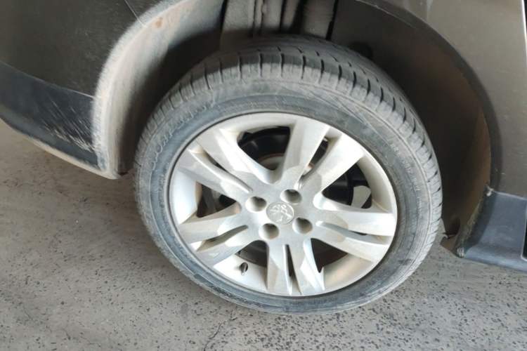 Used Peugeot 3008 2016 1.6THP Automatic Classic Edition Right Rear Wheel Hub