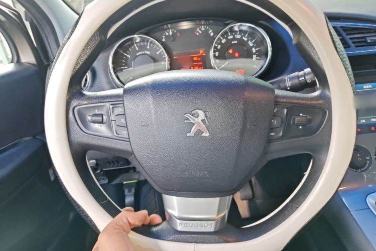 Used Peugeot 3008 2016 1.6THP Automatic Classic Edition Steering Wheel
