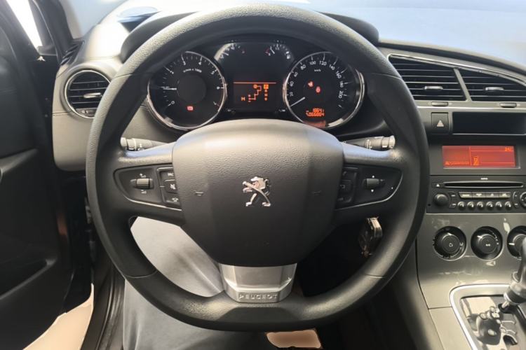 Used Peugeot 3008 2016 1.6THP Automatic Classic Edition Steering Wheel
