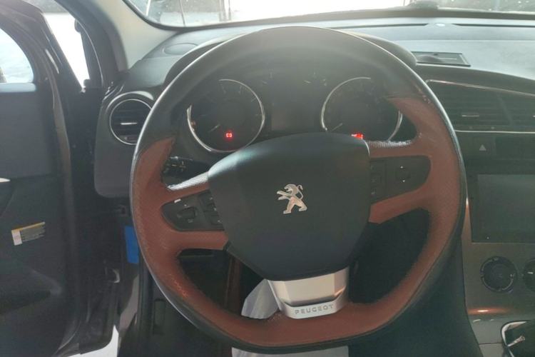 Used Peugeot 3008 2016 1.6THP Automatic Classic Edition Steering Wheel