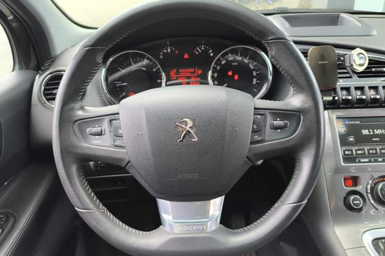 Used Peugeot 3008 2016 1.6THP Automatic Prestige Edition Steering Wheel