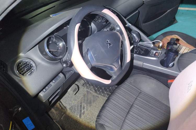 Used Peugeot 3008 2016 2.0L Automatic Standard Edition Steering Wheel