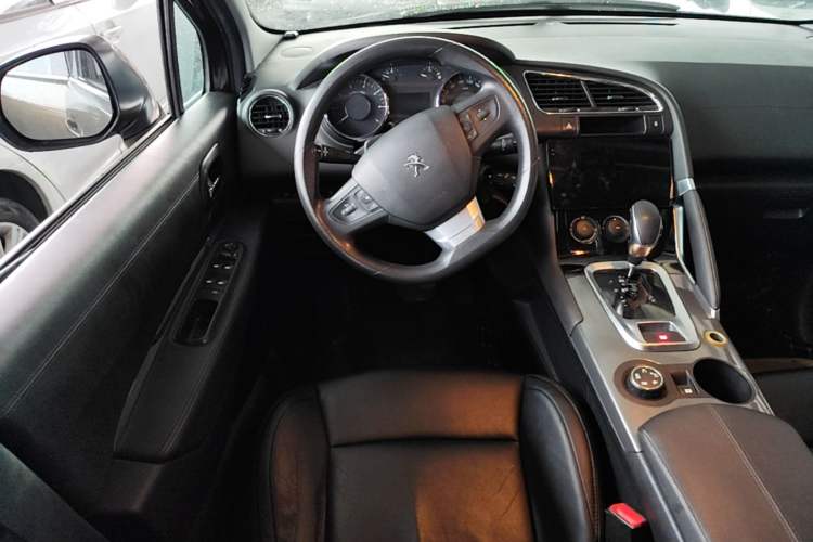 Used Peugeot 3008 2016 1.6THP Automatic Classic Edition Steering Wheel