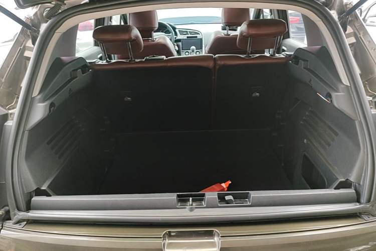 Used Peugeot 3008 2016 2.0L Automatic Classic Edition Trunk