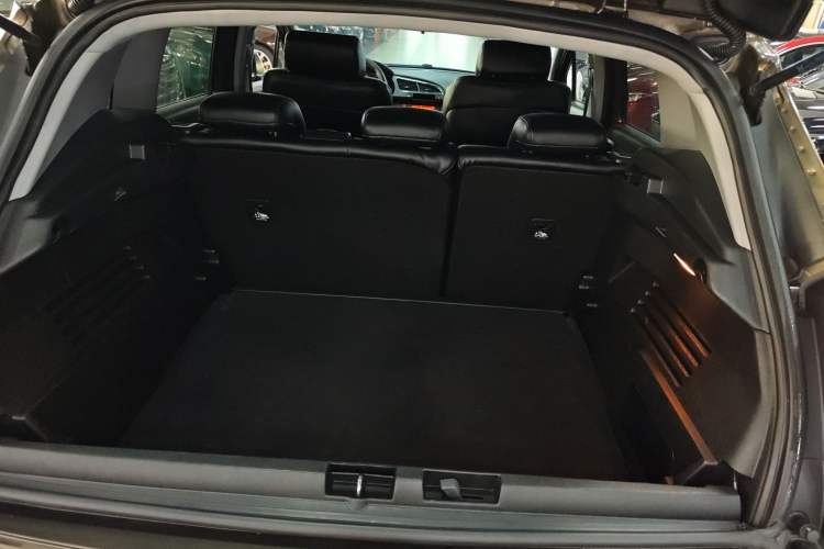 Used Peugeot 3008 2016 1.6THP Automatic Classic Edition Trunk