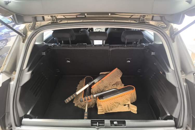 Used Peugeot 3008 2016 1.6THP Automatic Classic Edition Trunk