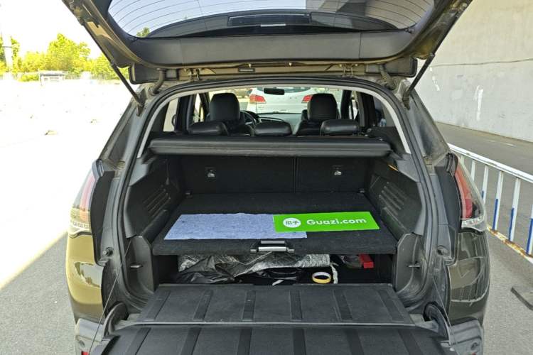 Used Peugeot 3008 2016 1.6THP Automatic Classic Edition Trunk