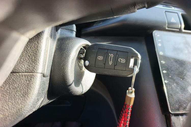 Used Peugeot 3008 2016 2.0L Automatic Classic Edition Vehicle Key