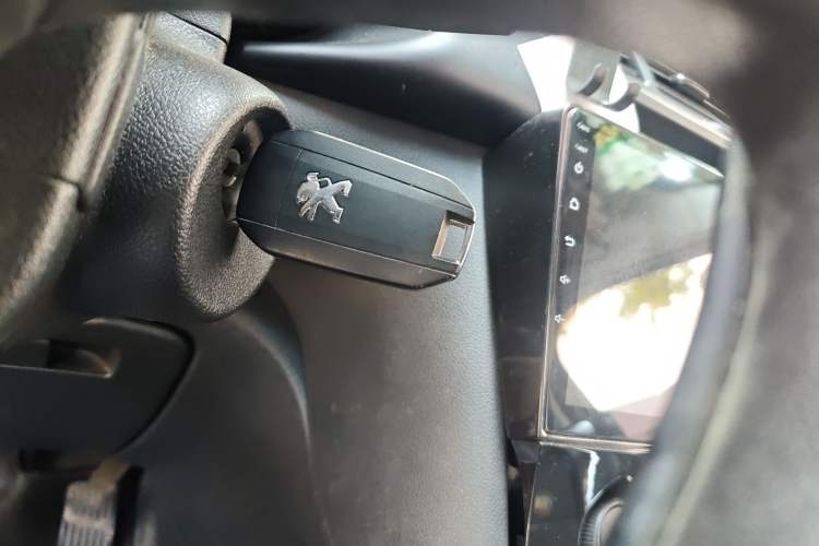 Used Peugeot 3008 2016 2.0L Automatic Classic Edition Vehicle Key