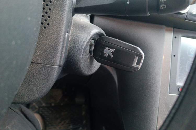 Used Peugeot 3008 2016 1.6THP Automatic Classic Edition Vehicle Key