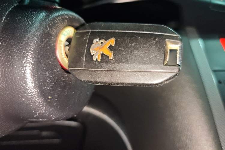 Used Peugeot 3008 2016 1.6THP Automatic Classic Edition Vehicle Key