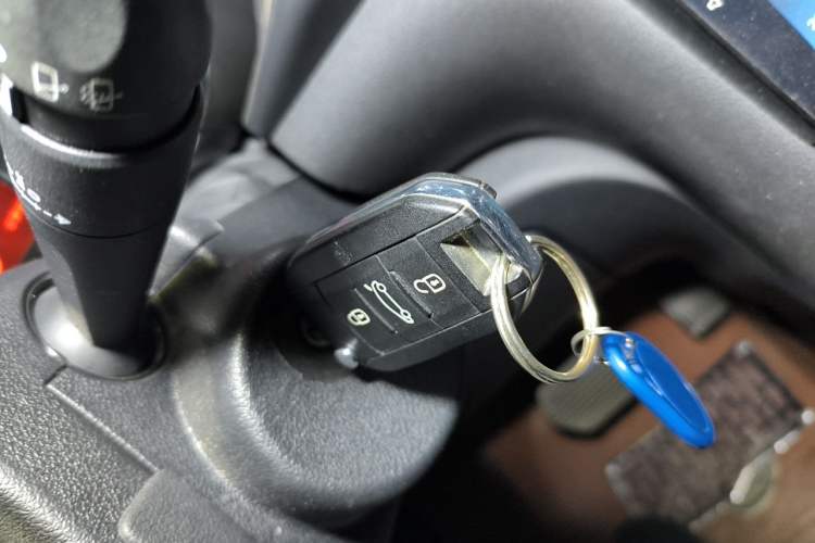 Used Peugeot 3008 2016 2.0L Automatic Classic Edition Vehicle Key