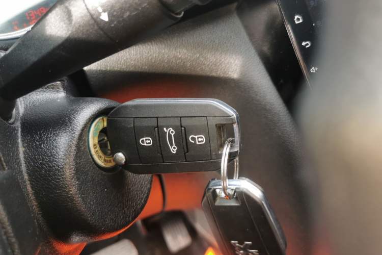 Used Peugeot 3008 2016 2.0L Automatic Classic Edition Vehicle Key