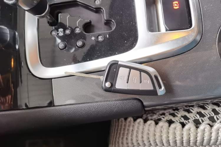 Used Peugeot 3008 2016 1.6THP Automatic Classic Edition Vehicle Key