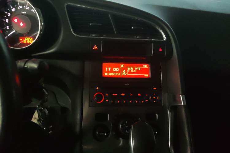 Used Peugeot 3008 2016 1.6THP Automatic Trend Edition Audio And AC Panel