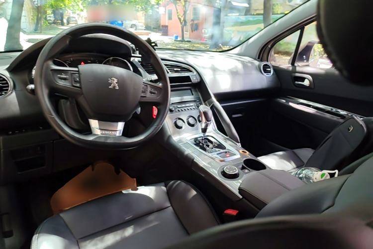 Used Peugeot 3008 2016 1.6THP Automatic Classic Edition Center Console