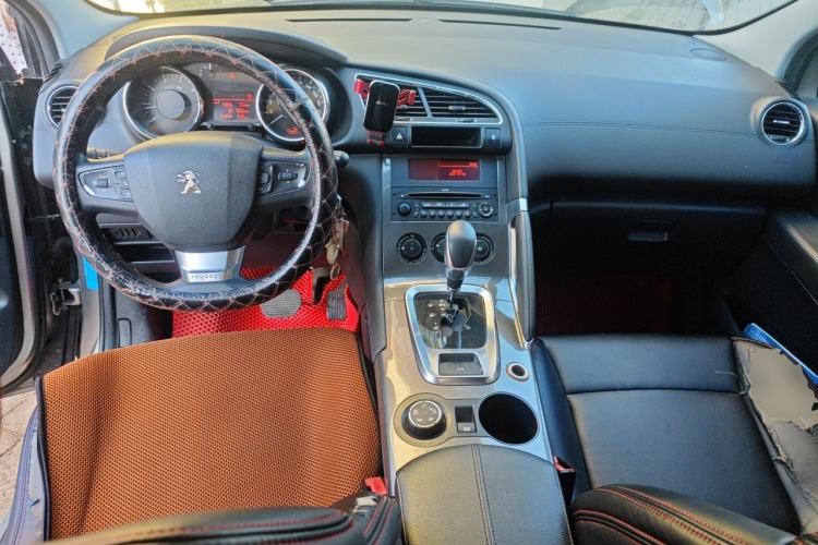 Used Peugeot 3008 2016 1.6THP Automatic Classic Edition Center Console