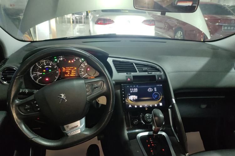 Used Peugeot 3008 2016 1.6THP Automatic Trend Edition Center Console
