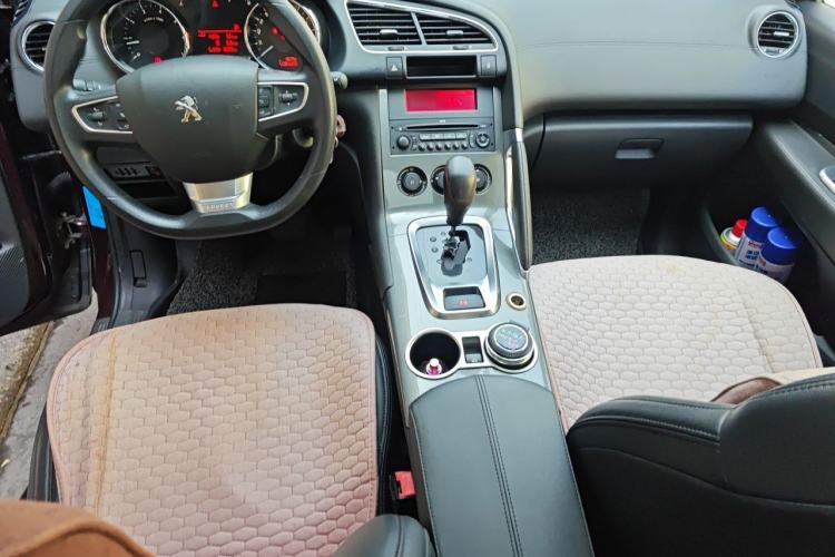 Used Peugeot 3008 2016 2.0L Automatic Classic Edition Center Console