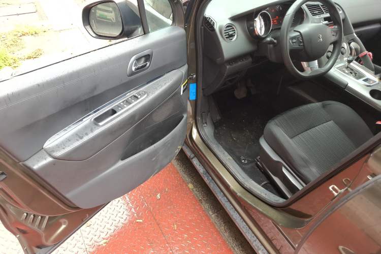 Used Peugeot 3008 2016 2.0L Automatic Classic Edition Driver Seat