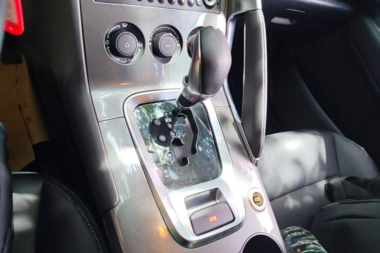 Used Peugeot 3008 2016 1.6THP Automatic Classic Edition Gear Lever