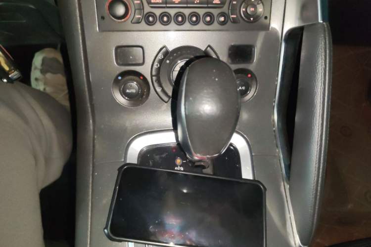 Used Peugeot 3008 2016 1.6THP Automatic Trend Edition Gear Lever