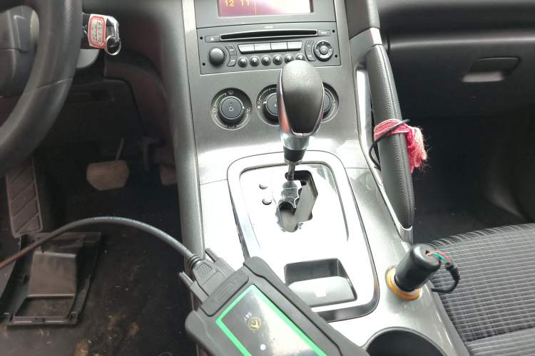 Used Peugeot 3008 2016 2.0L Automatic Classic Edition Gear Lever