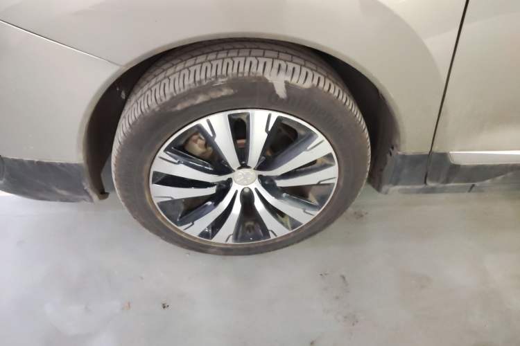 Used Peugeot 3008 2016 1.6THP Automatic Trend Edition Left Front Wheel Hub