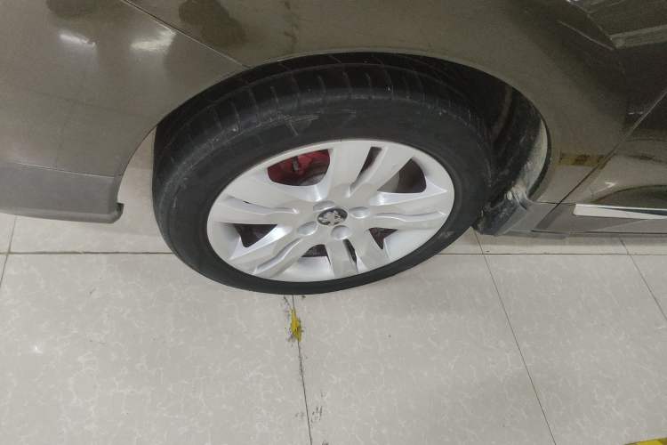 Used Peugeot 3008 2016 2.0L Automatic Classic Edition Left Front Wheel Hub