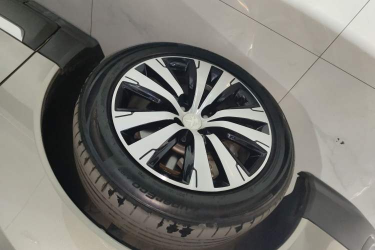Used Peugeot 3008 2016 1.6THP Automatic Trend Edition Left Front Wheel Hub