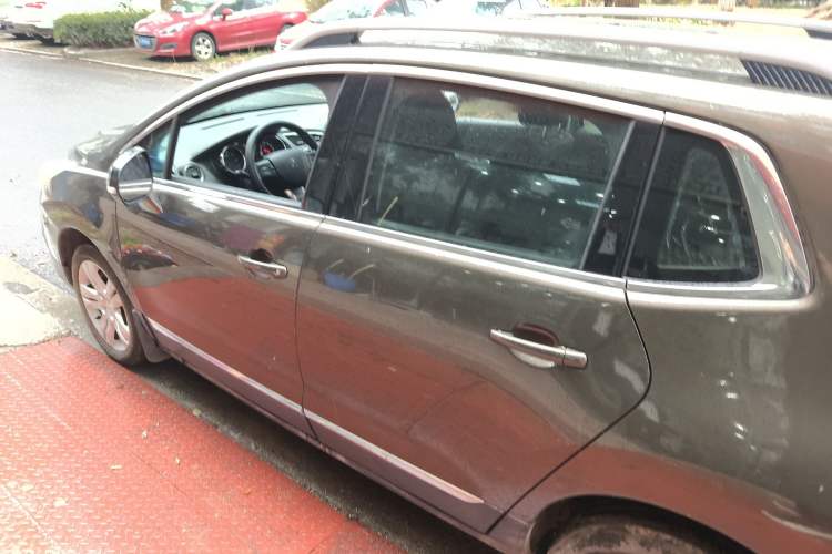 Used Peugeot 3008 2016 2.0L Automatic Classic Edition Left Side
