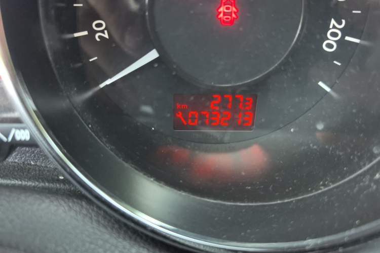 Used Peugeot 3008 2016 2.0L Automatic Classic Edition Odometer Close Up