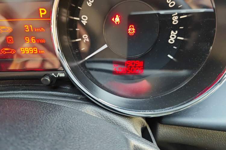 Used Peugeot 3008 2016 2.0L Automatic Classic Edition Odometer Close Up