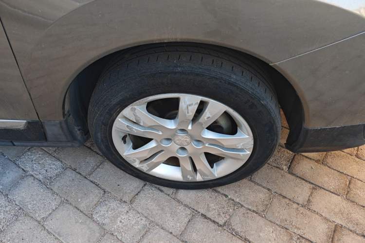 Used Peugeot 3008 2016 1.6THP Automatic Classic Edition Right Front Wheel Hub