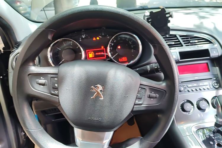 Used Peugeot 3008 2016 1.6THP Automatic Classic Edition Steering Wheel