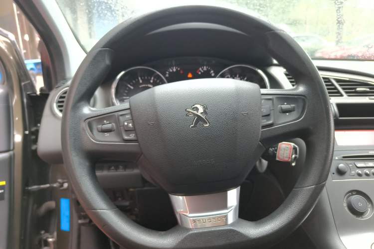 Used Peugeot 3008 2016 2.0L Automatic Classic Edition Steering Wheel