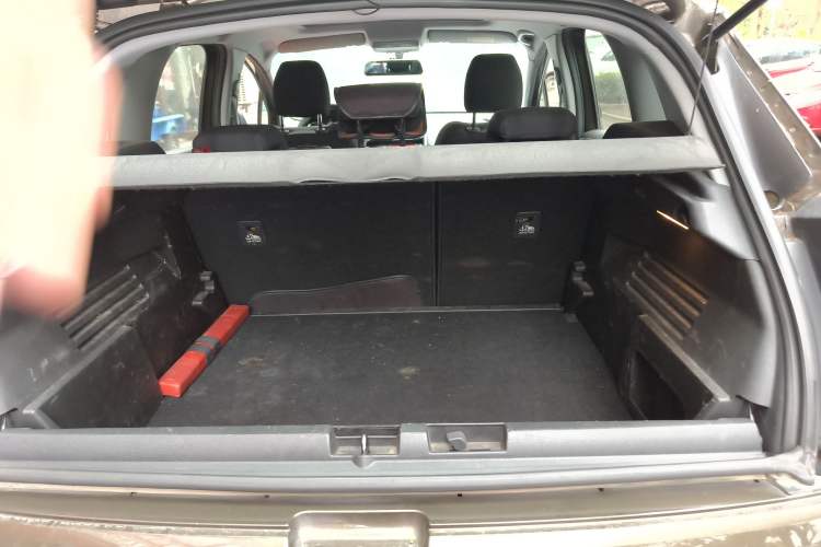 Used Peugeot 3008 2016 2.0L Automatic Classic Edition Trunk