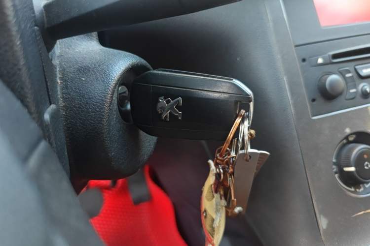Used Peugeot 3008 2016 1.6THP Automatic Classic Edition Vehicle Key