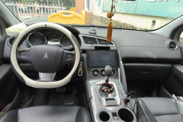 Used Peugeot 3008 2016 1.6THP Automatic Classic Edition Center Console