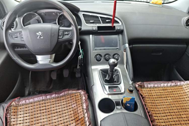 Used Peugeot 3008 2016 2.0L Manual Classic Edition Center Console