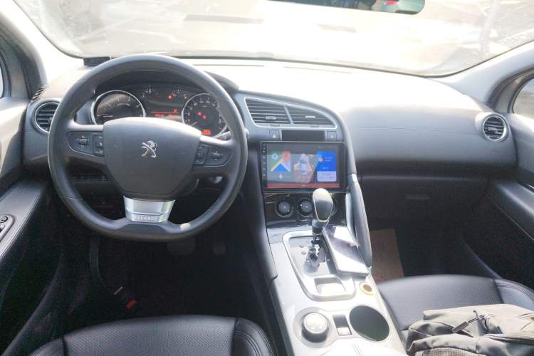Used Peugeot 3008 2016 1.6THP Automatic Classic Edition Center Console