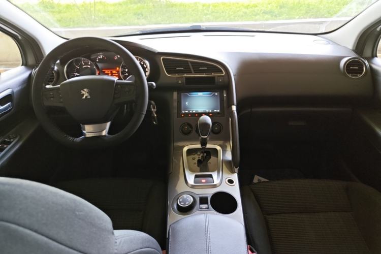 Used Peugeot 3008 2016 1.6THP Automatic Classic Edition Center Console